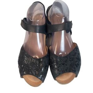 Wanda Panda Black Leather Sandals Hook Loop Comfort Wedge Women 9